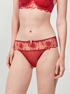 Soutien-gorge avec armatures dentelle rouge avec sa culotte en dentelle